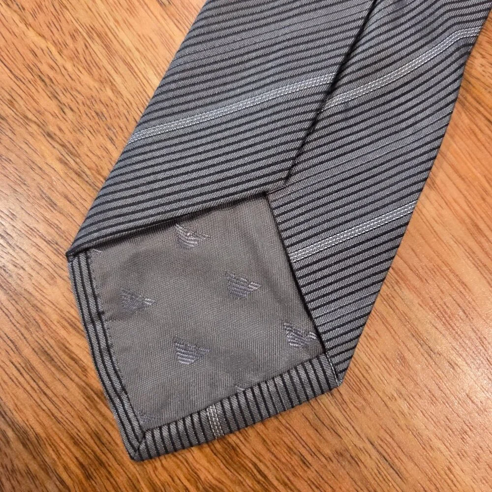 Emporio Armani Mens Shades of Gray Striped Narrow Silk Tie W/ EA Logo (2.75x58